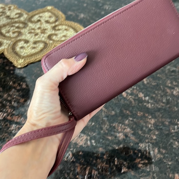 Women’s Wine/Burgundy Shoulder Bag With Matching Wristlet Wallet - Picture 12 of 14